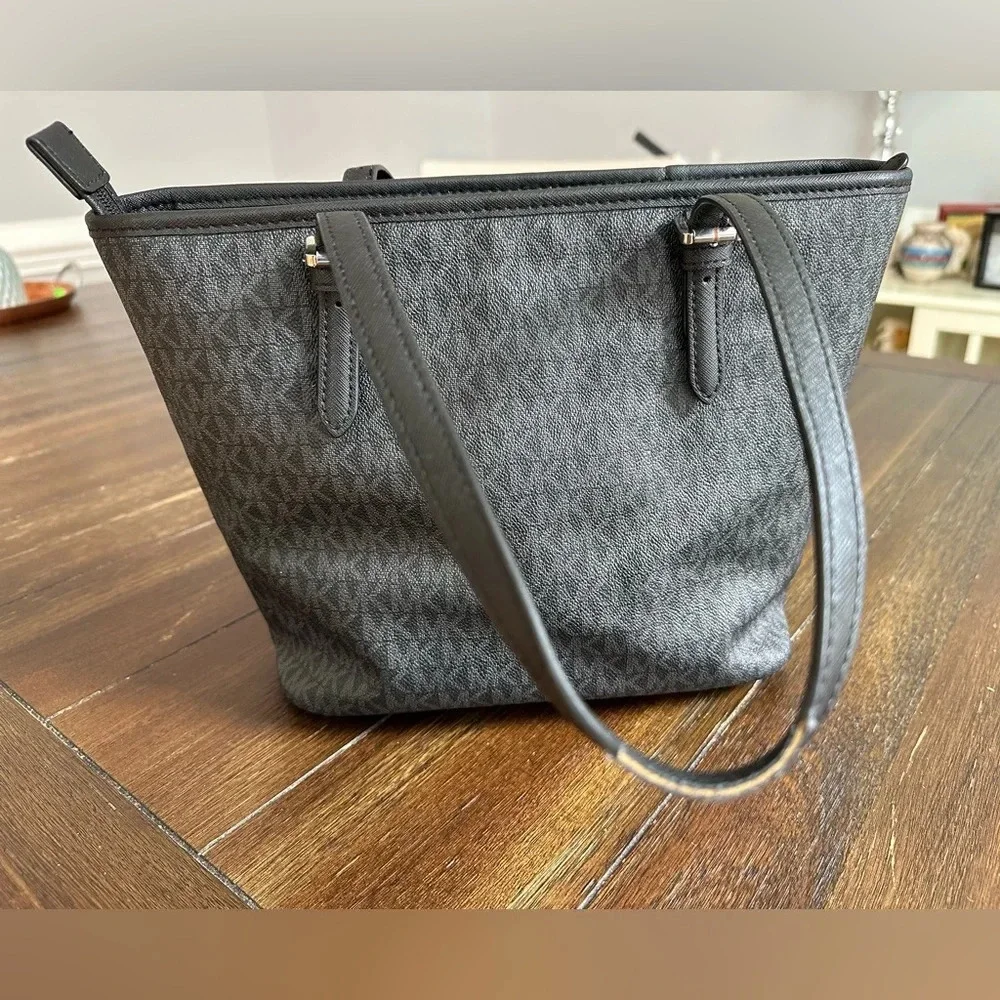 Michael Kors jet set tote bag